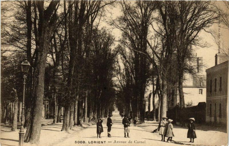 Carte postale ancienne Lorient - Avenue de Carnel à Lorient