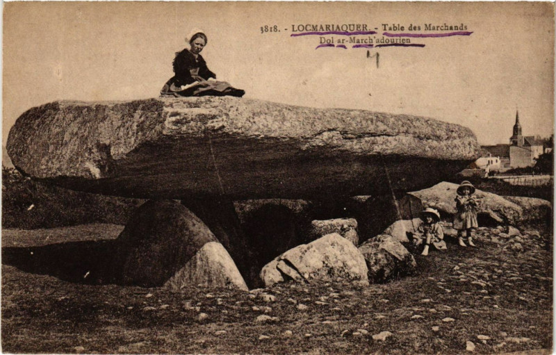 Carte postale ancienne Locmariaquer - Table des Marchands Dol-ar-March'adouires à Locmariaquer