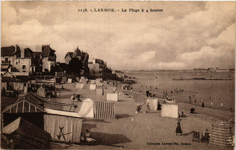 Carte postale ancienne Larmor - La Plage à 4 heures à Larmor-Plage