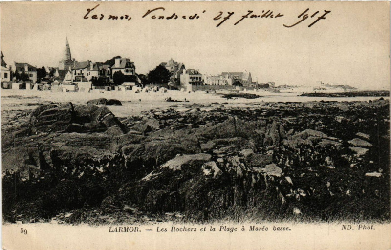 Carte postale ancienne Larmor - Les Rochers et la Plage a Marée basse