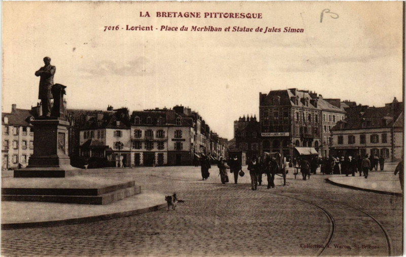 Carte postale ancienne La Bretagne..-Lorient - Place du Morbihan et Statue de Jules Simon à Lorient