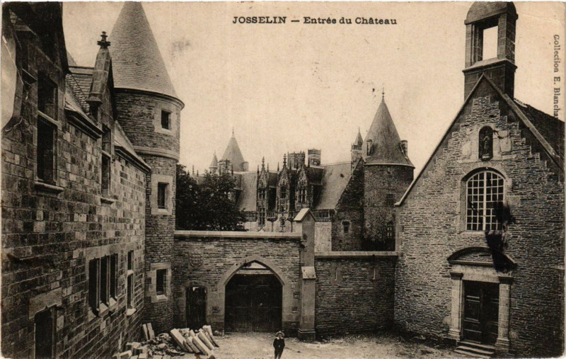 Carte postale ancienne Josselin - Entrée du Chateau à Josselin