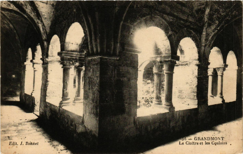Carte postale ancienne Grandmont - Le Cloitre et les Cquloirs