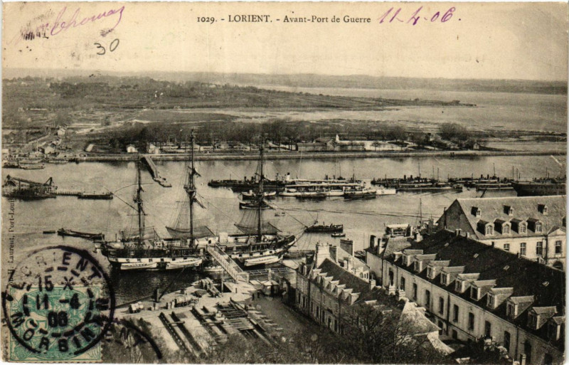 Carte postale ancienne Lorient - Avant-Port de Guerre à Lorient