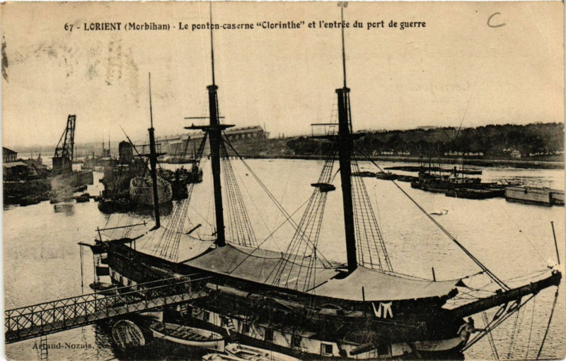 Carte postale ancienne Lorient - Le ponton-caserne Clorinthe et l'entrée... à Lorient