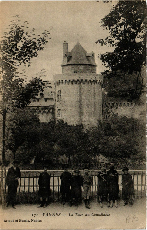 Carte postale ancienne Vannes - La Tour du Connetable à Vannes