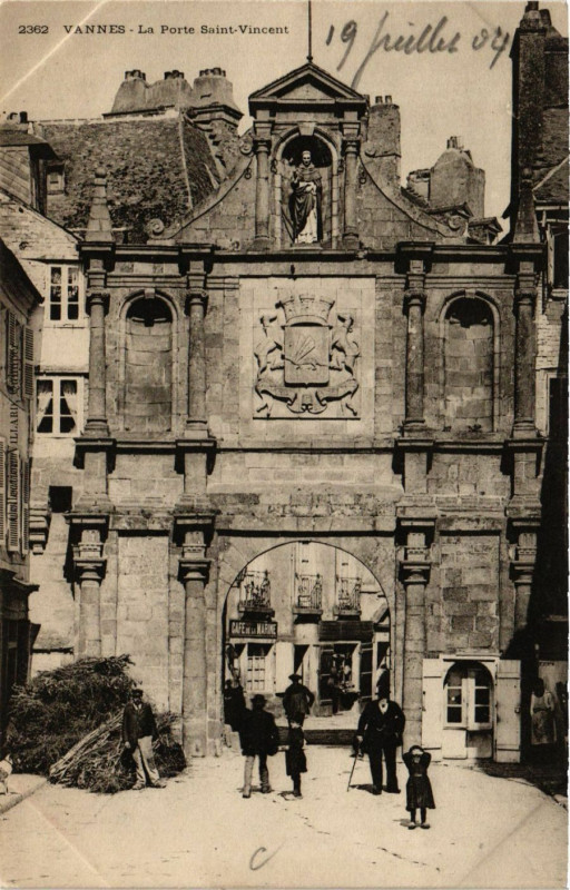 Carte postale ancienne Vannes - La Porte St-Vincent à Vannes