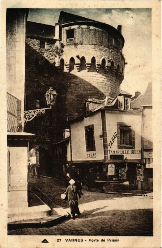 Carte postale ancienne Vannes - Porte de Prison à Vannes