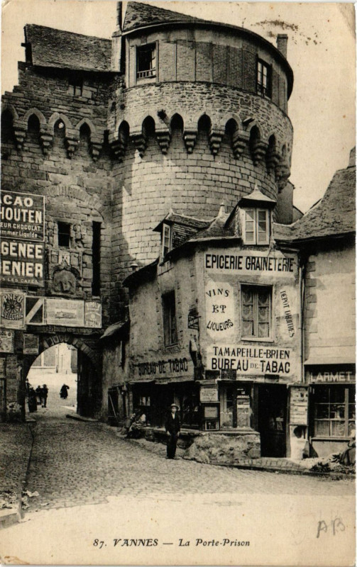 Carte postale ancienne Vannes - La Porte-Prison à Vannes
