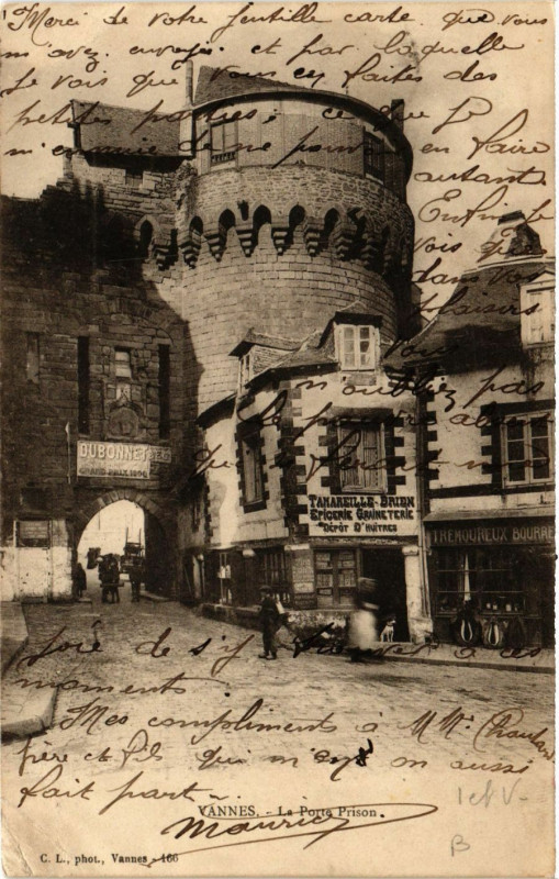 Carte postale ancienne Vannes - La Porte Prison à Vannes