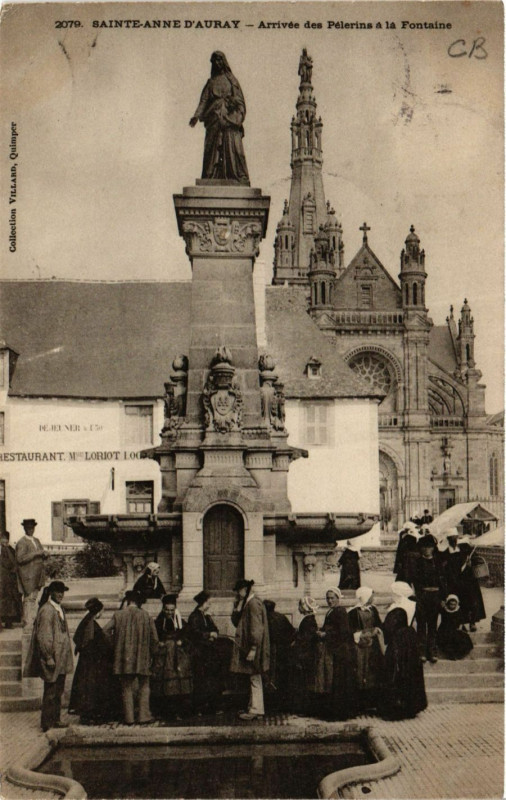Carte postale ancienne Sainte-Anne d'Auray - Arrivée des Pelerins a la Fontaine à Sainte-Anne-d'Auray