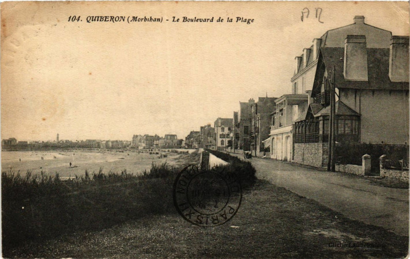 Carte postale ancienne Quiberon - Le Boulevard de la Plage à Quiberon