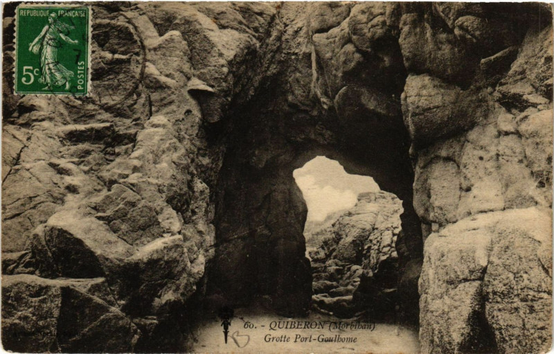 Carte postale ancienne Quiberon - Grotte Port-Goulbome à Quiberon