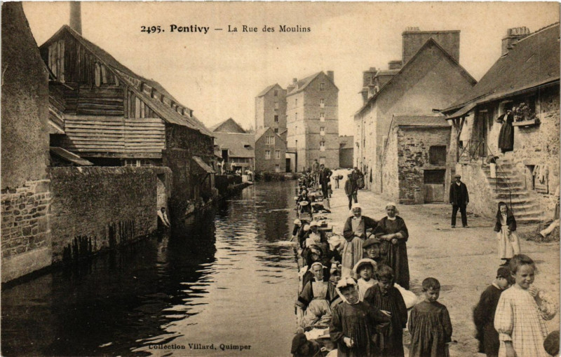 Carte postale ancienne Pontivy - La Rue des Moulins à Pontivy