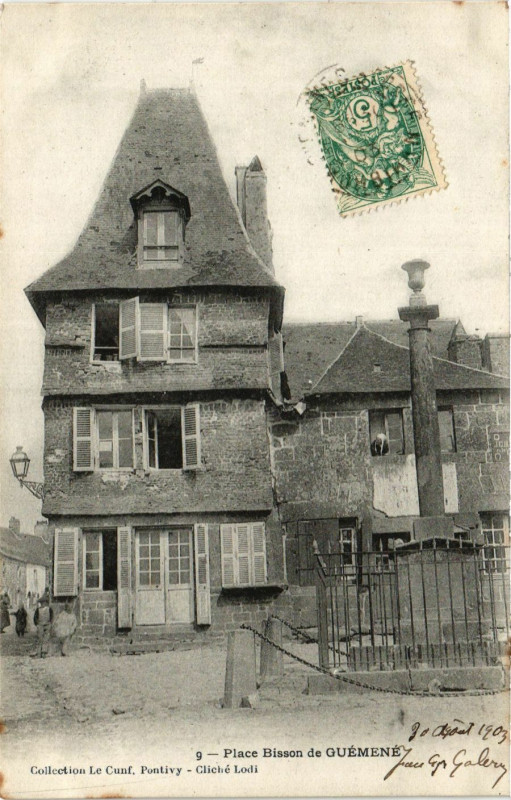 Carte postale ancienne Place Bisson de Quemene