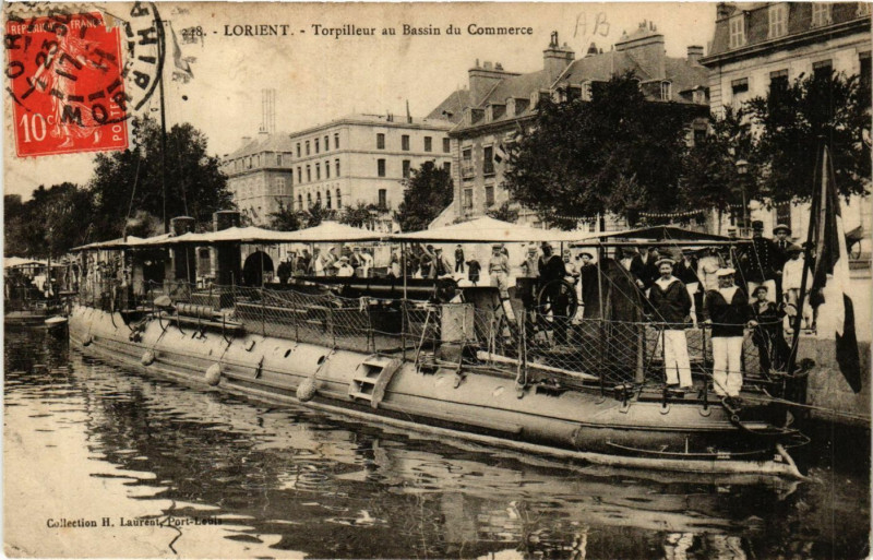 Carte postale ancienne Lorient - Torpilleur au Bassin du Commerce à Lorient