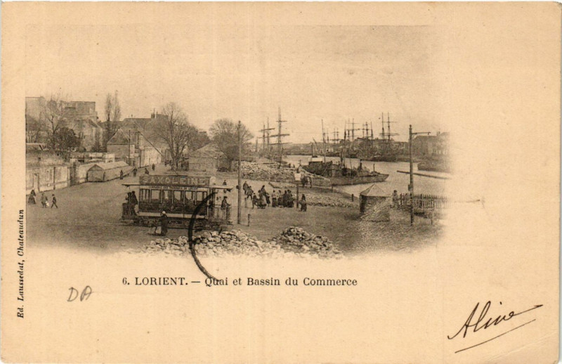 Carte postale ancienne Lorient - Quai et Bassin du Commerce à Lorient