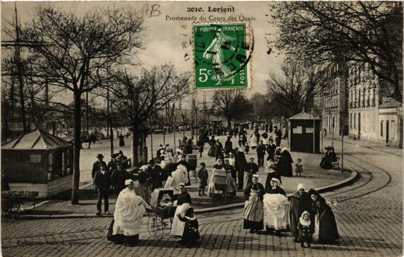 Carte postale ancienne Lorient - Promenade du Cours des Quais à Lorient