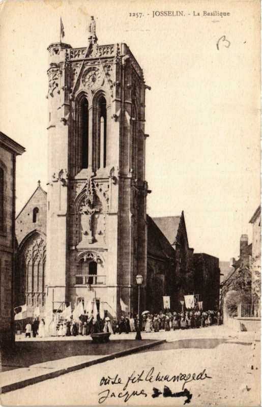 Carte postale ancienne Josselin - La Basilique à Josselin