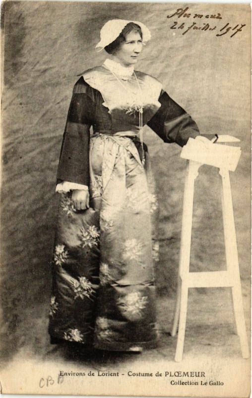 Carte postale ancienne Env. de iLORIENT - Costume de Ploemeur à Ploemeur