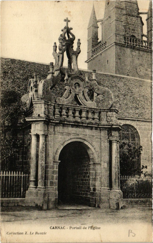 Carte postale ancienne Carnac - Portail de l'Eglise à Carnac