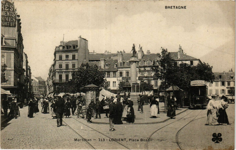 Carte postale ancienne Bretagne - Morbihan - Lorient Place Bisson à Lorient