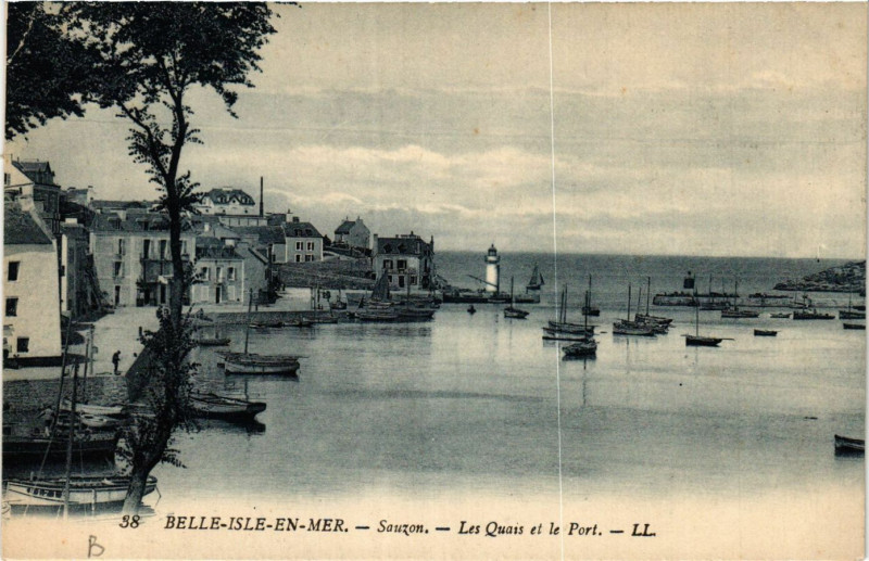 Carte postale ancienne Belle-Isle-en-Mer - Sauzon - Les Quais et le Port à Sauzon