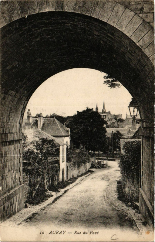 Carte postale ancienne Auray - Rue du Pave à Auray