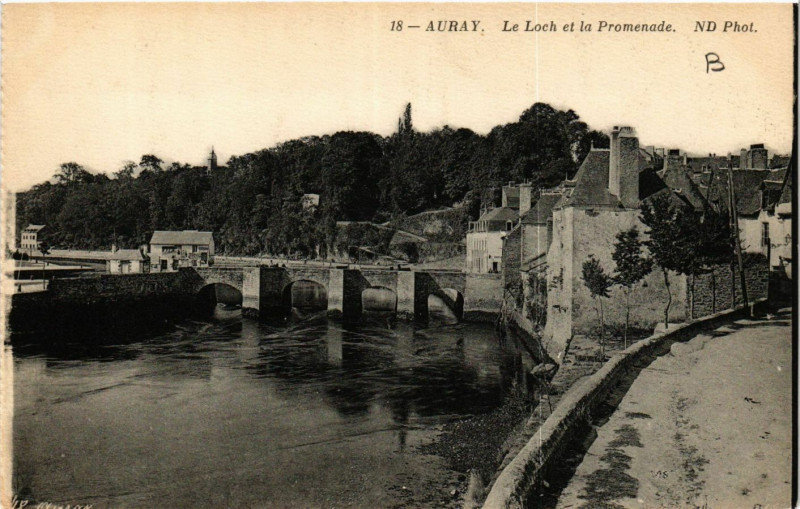 Carte postale ancienne Auray - Le Loch et la Promenade à Auray