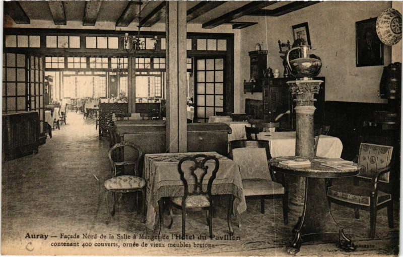 Carte postale ancienne Auray - Facade Nord de la Salle a Manger de l'Hotel du Pavillon à Auray
