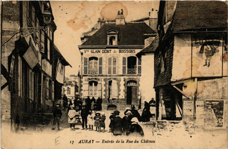 Carte postale ancienne Auray - Entrée de la Rue du Chateau à Auray
