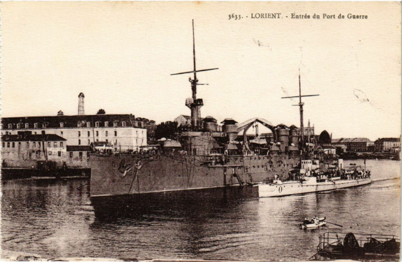 Carte postale ancienne Lorient - Entrée du Port de Guerre à Lorient