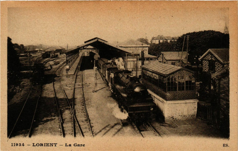 Carte postale ancienne Lorient - La Gare à Lorient