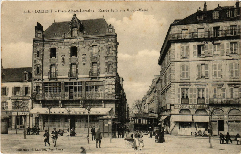 Carte postale ancienne Lorient - Place Alsace-Lorraine - Entrée de la rue VICtor Masse à Lorient