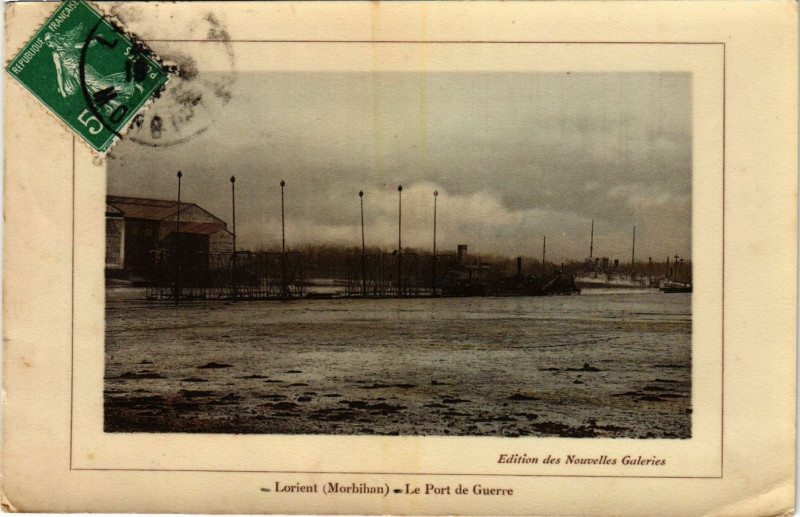 Carte postale ancienne Lorient - Le Port de Guerre à Lorient