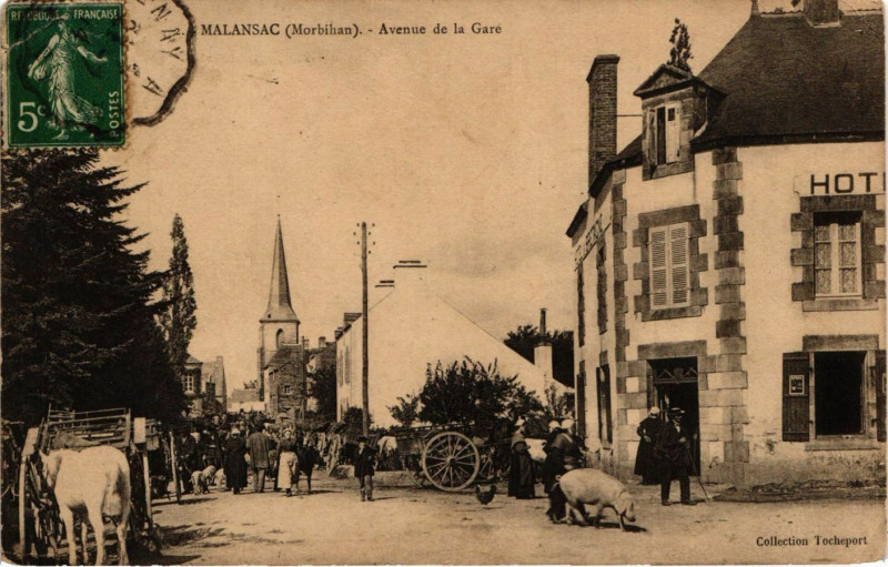 Carte postale ancienne Malansac - Avenue de la Gare à Malansac