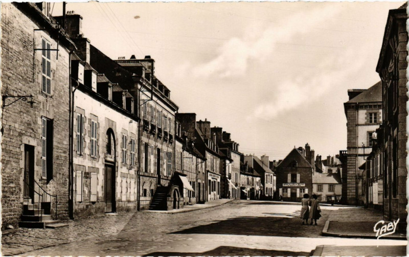 Carte postale ancienne Pontivy - Rue de Lourmet à Pontivy