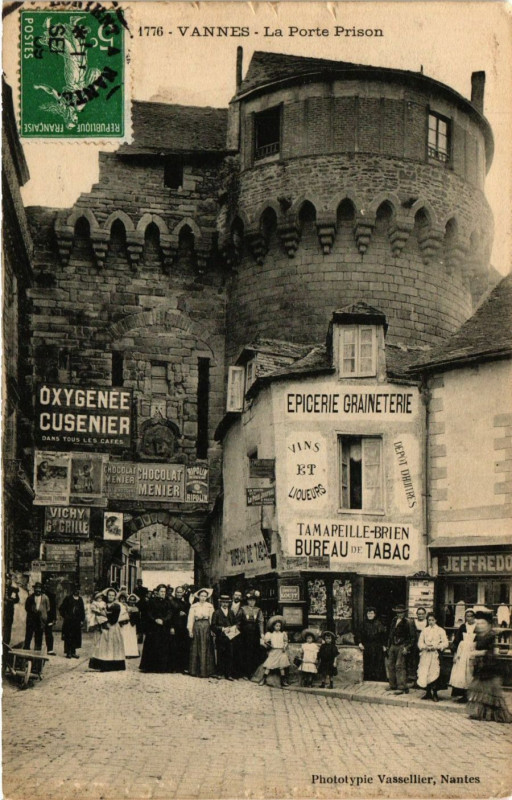 Carte postale ancienne Vannes - La Porte Prison à Vannes