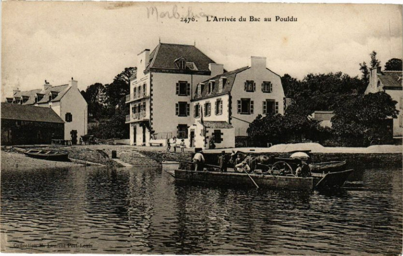 Carte postale ancienne L'Arrivée du Bac au Pouldu