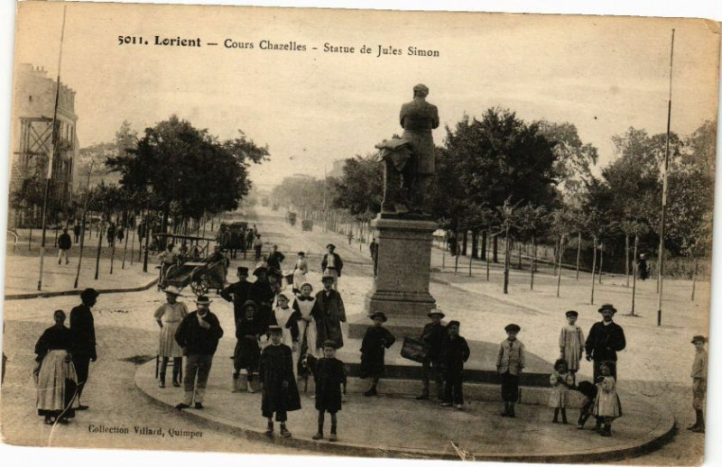 Carte postale ancienne Lorient - Cours Chazalles - Statue de Jules Simon à Lorient