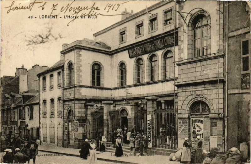 Carte postale ancienne Lorient - L'Hotel de Ville à Lorient