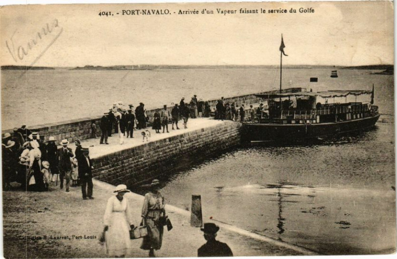 Carte postale ancienne Port-Navalo.-Arrivée d'un Vapeur faisant le service du Golfe