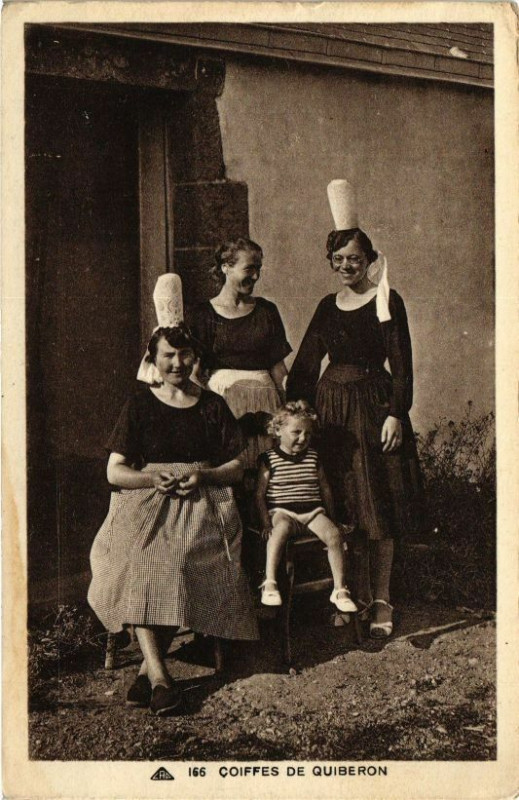 Carte postale ancienne Coiffes de Quiberon à Quiberon