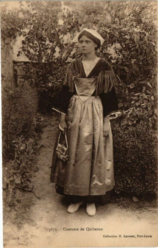 Carte postale ancienne Costume de Quiberon à Quiberon