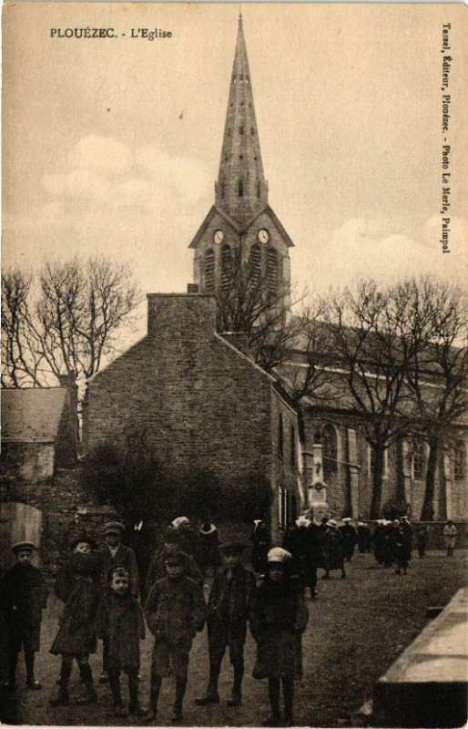 Carte postale ancienne Plouezac - L'Eglise