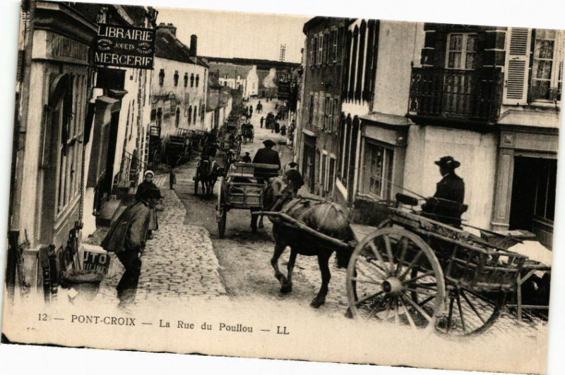 Carte postale ancienne Pont-Croix - La Rue du Pouilou