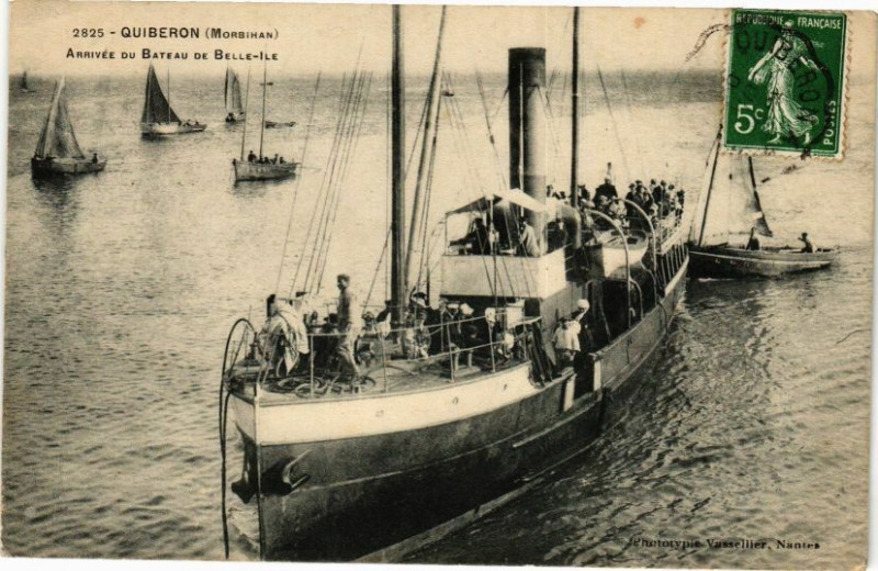 Carte postale ancienne Quiberon - Arrivée du Bateau de Belle-Ile à Quiberon