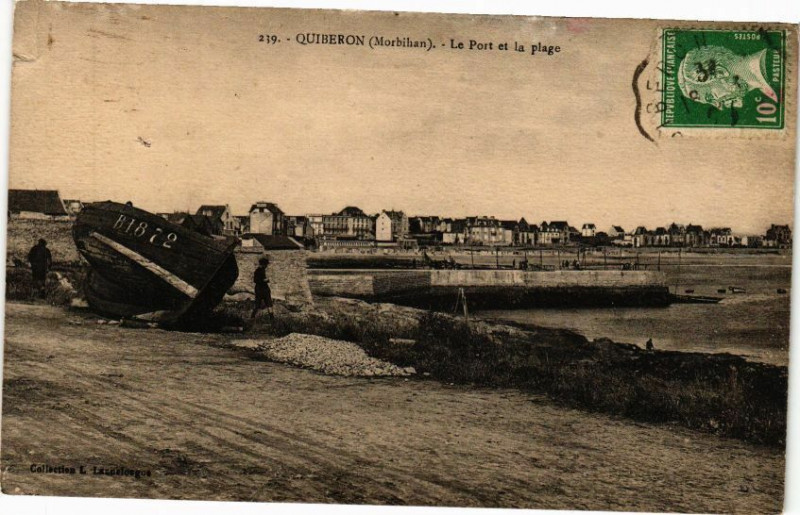 Carte postale ancienne Quiberon - Le Port et la Plage à Quiberon