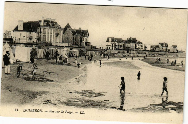 Carte postale ancienne Quiberon - Vue sur la Plage à Quiberon