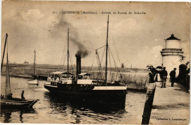 Carte postale ancienne Quiberon - Arrivée du Bateau de Belle-Ile à Quiberon